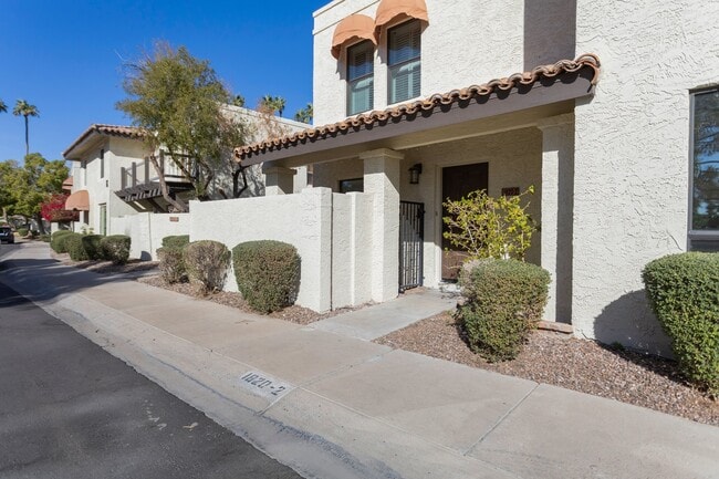 Building Photo - 1820 E Frier Dr