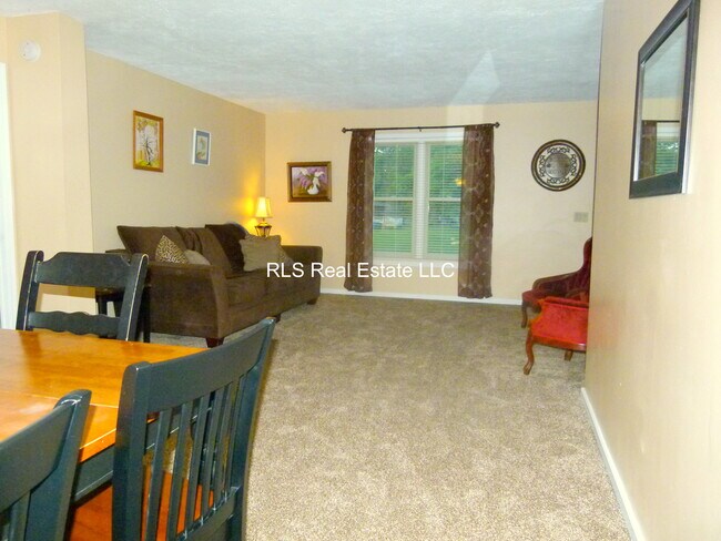 Building Photo - 2075 S Maple Run