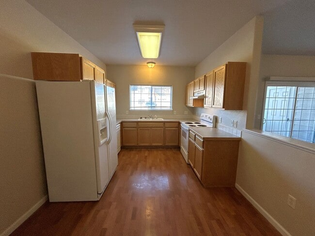 Building Photo - Charming 2 Bed / 2 Bath Condo in Windsor