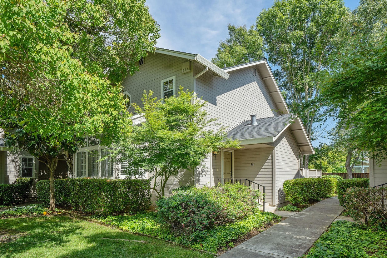 54 Valley Club Cir, Napa, CA 94558 Condo for Rent in Napa, CA