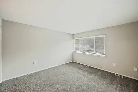 Building Photo - Single Room for Rent