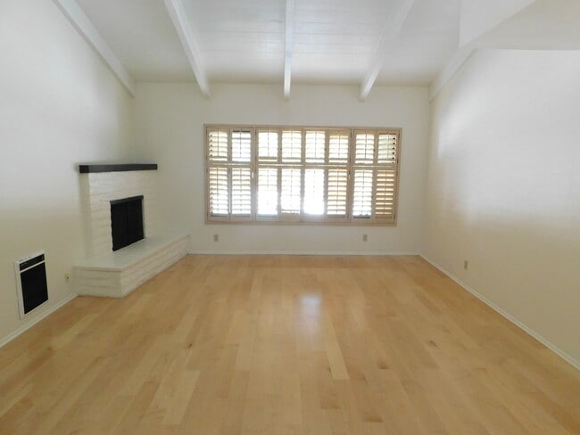 Building Photo - 3615 San Remo Dr