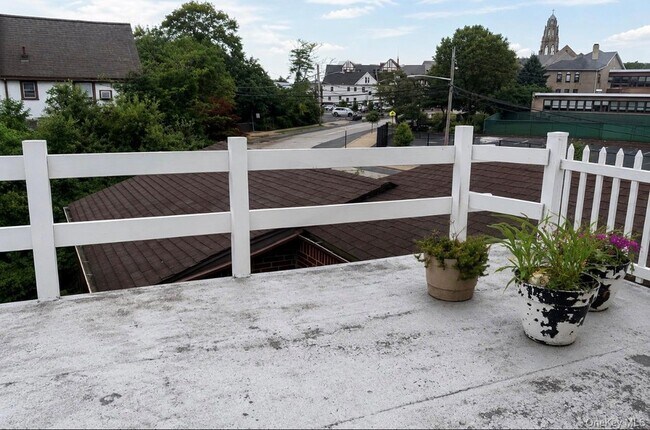 Foto del edificio - 49 Hempstead Ave
