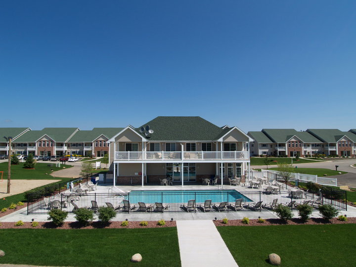 Área de piscina - Honey Creek Apartments