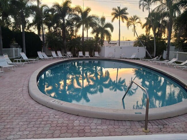 Foto del edificio - 1821 NE 62nd St