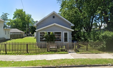 Building Photo - 552 White St.