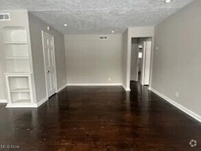 Building Photo - 2315 Greenvale Rd