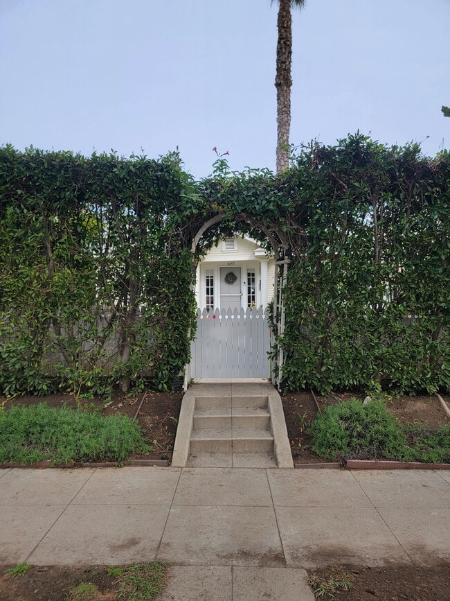Building Photo - 1047 9th St