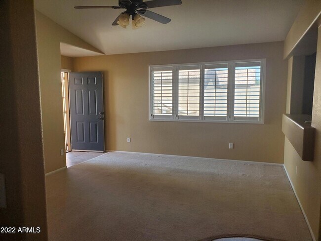 Foto del edificio - 3135 W Abraham Ln