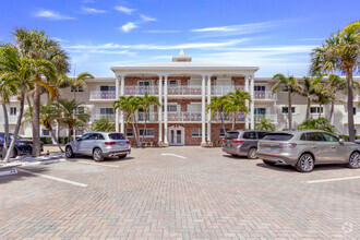 Building Photo - 1198 Hillsboro Mile