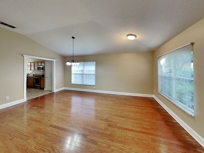 Building Photo - MOVE IN SPECIAL!!! Spacious 4/2 AVAILABLE NOW