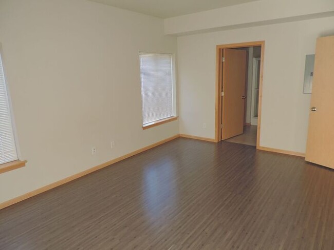 Building Photo - $1,425 | 2 Bedroom, 2 Bathroom Apartment |...