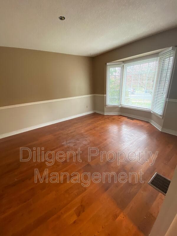Building Photo - 1103 Huntington Cir