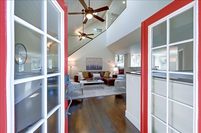 Building Photo - 20 Miraflores Ave