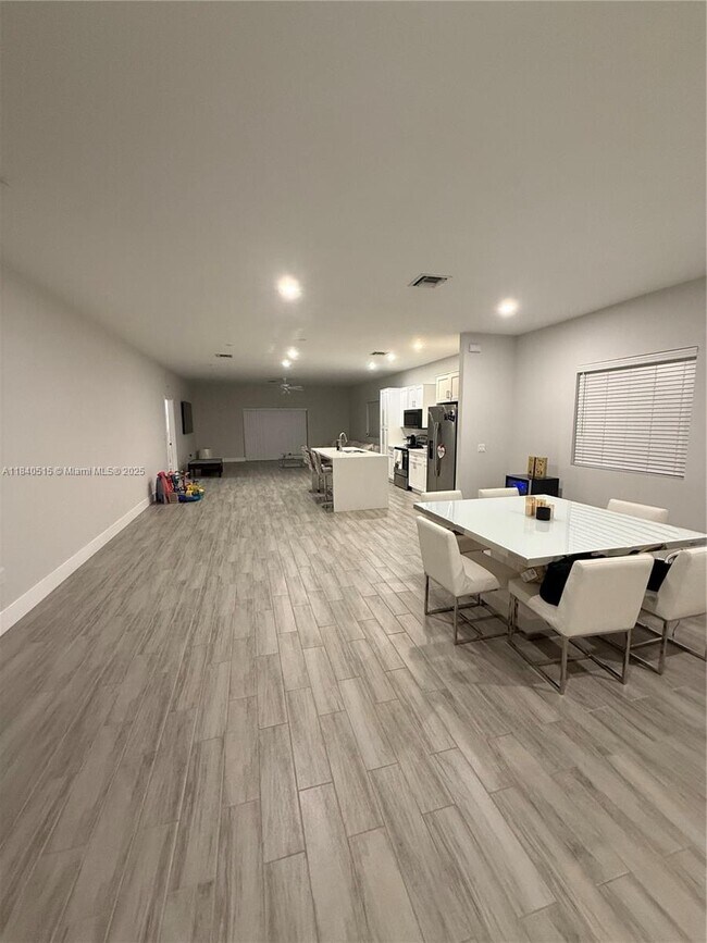Foto del edificio - 5140 SW 24th St