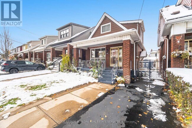 Building Photo - 163 Connaught Ave N