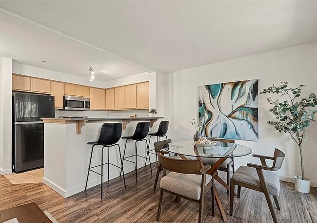 Foto del edificio - 600 N 85th St