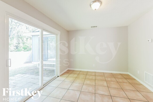 Foto del edificio - 529 Valley Spring Dr