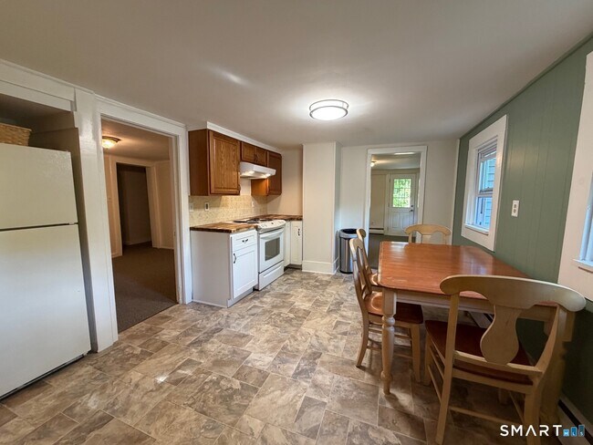 Foto del edificio - 1774 Middletown Ave