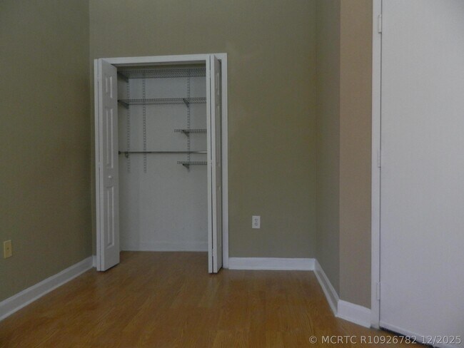 Building Photo - 3305 Shoma Dr