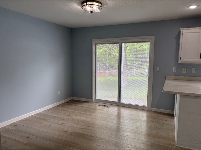 Comedor - 14908 Riggs St