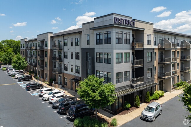 Building Photo - District at Seven Springs