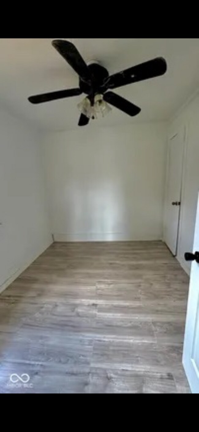 Foto del edificio - 1335 E Washington St