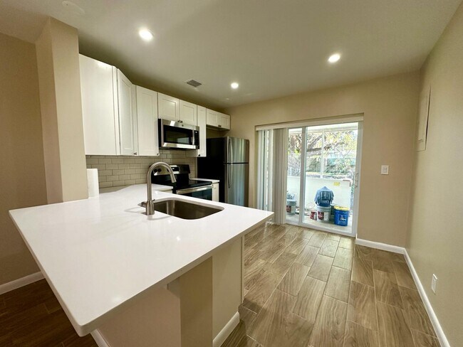 Building Photo - 9164 Sunrise Dr
