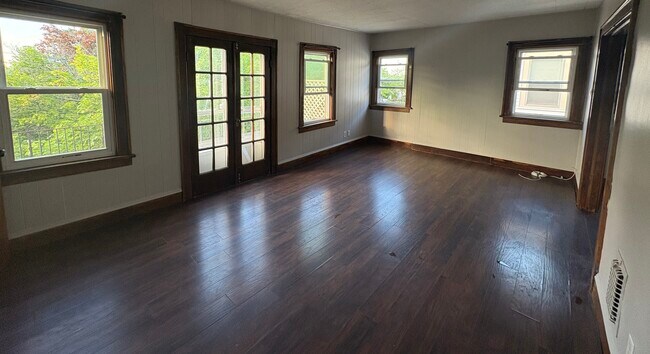 Foto del edificio - 135 Hartwell Rd