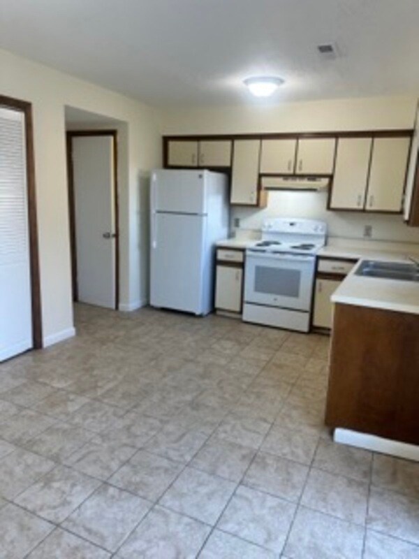 Foto del edificio - 1001 Fairway Gardens Dr