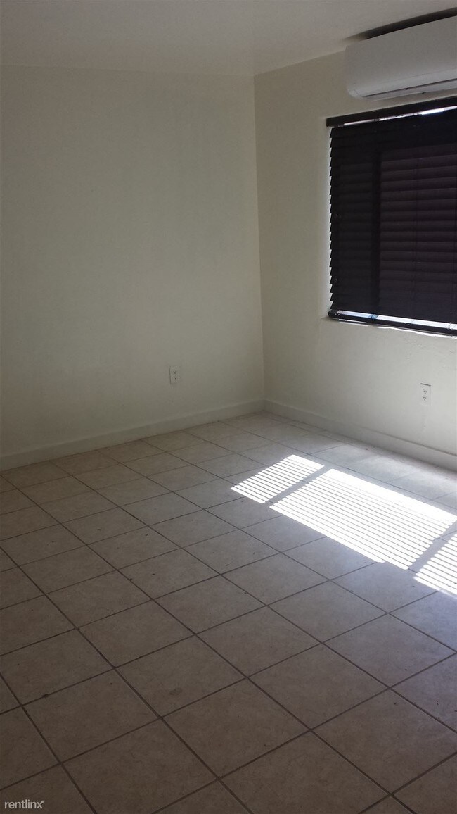 Building Photo - 1 br, 1 bath  - 408 N Stuart Blvd B