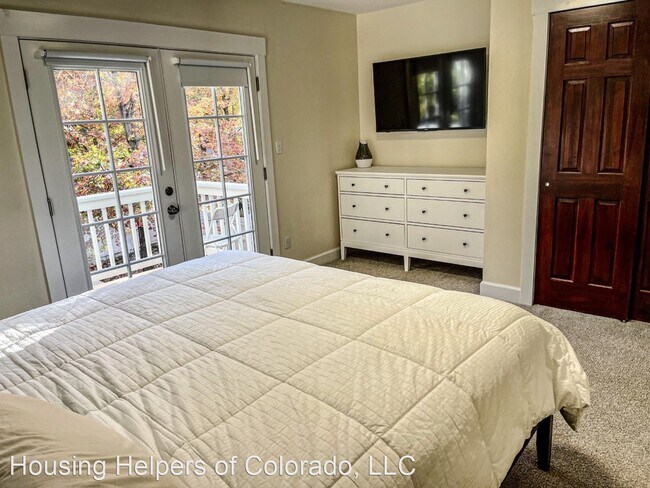 Building Photo - 3 br, 1.5 bath House - 3517 Broadway St #F