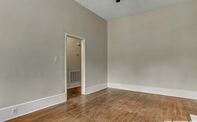 Foto del edificio - 520 E Waldburg St