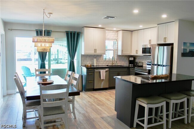 Building Photo - 2744 Sanderling Ct