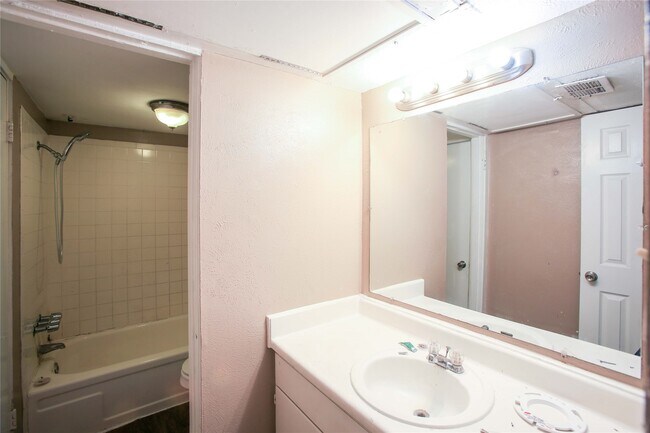 Foto del edificio - 9406 Grannis St