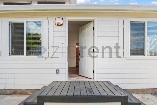 Building Photo - Unit A