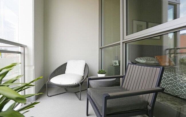 Foto del edificio - 738 N Hudson Ave