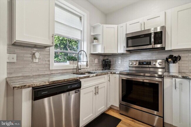 Foto del edificio - 5335 Angora Terrace