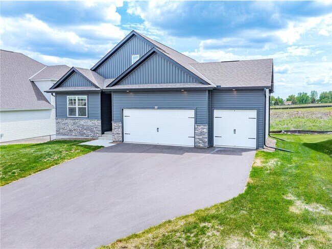 Foto del edificio - 717 Winterberry Ln