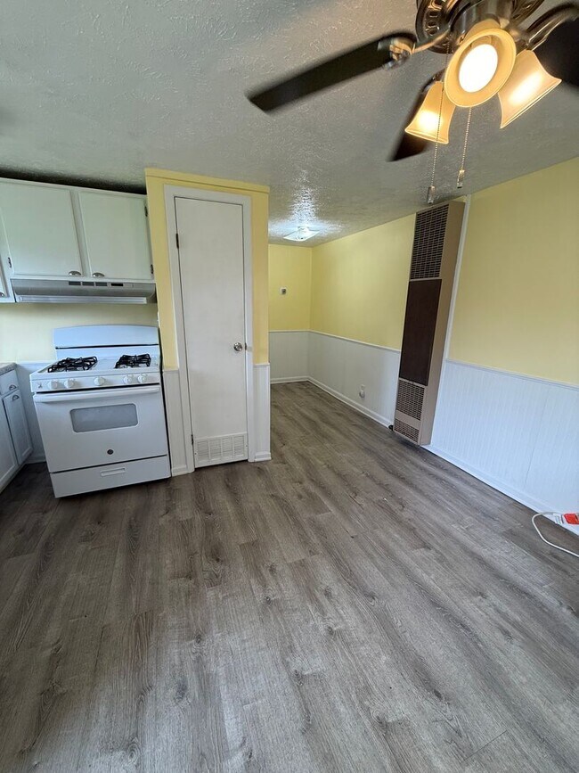 Foto del edificio - Adorable 1 bedroom cottage style home