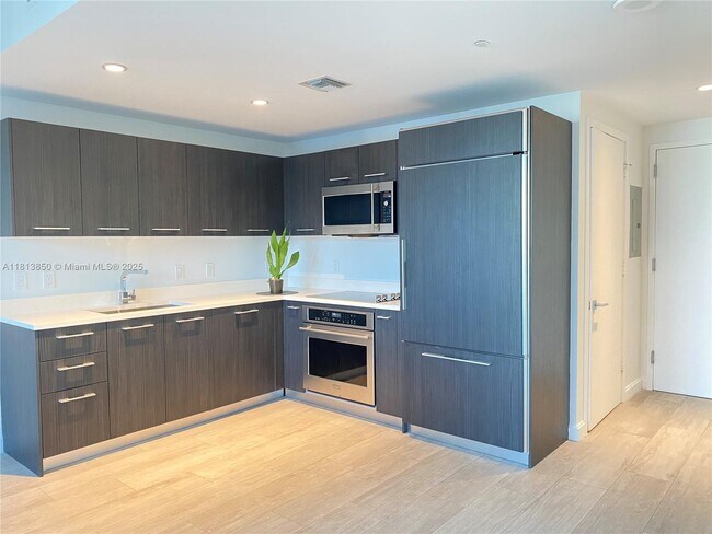 Foto del edificio - 45 SW 9th St
