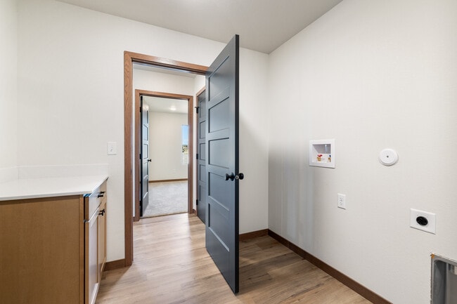 Foto del edificio - 8415 Healing Wy