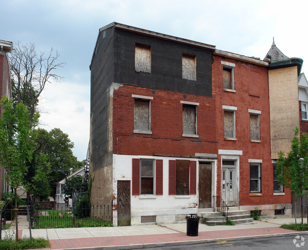 Primary Photo - 1010 Dekalb St