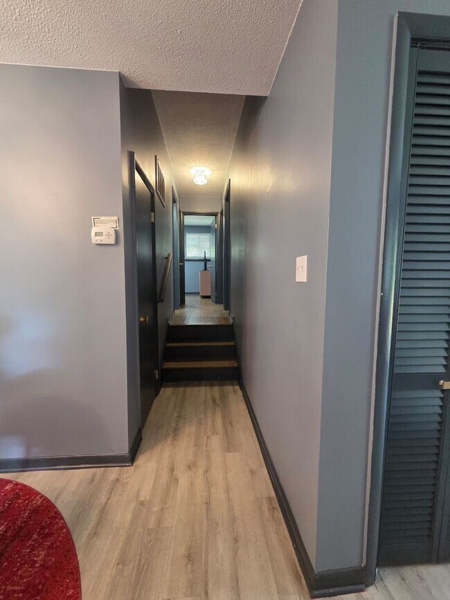 Foto del edificio - Three Bedroom Home