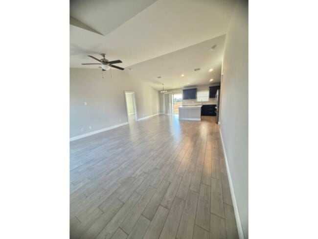 Foto del edificio - Available Now! 3 Bedroom-2 Bath NW Cape Home