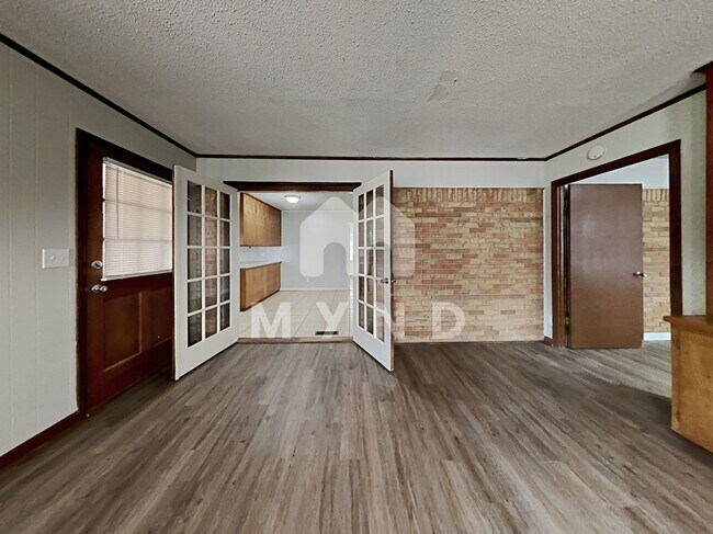 Building Photo - 1830 20th Ave