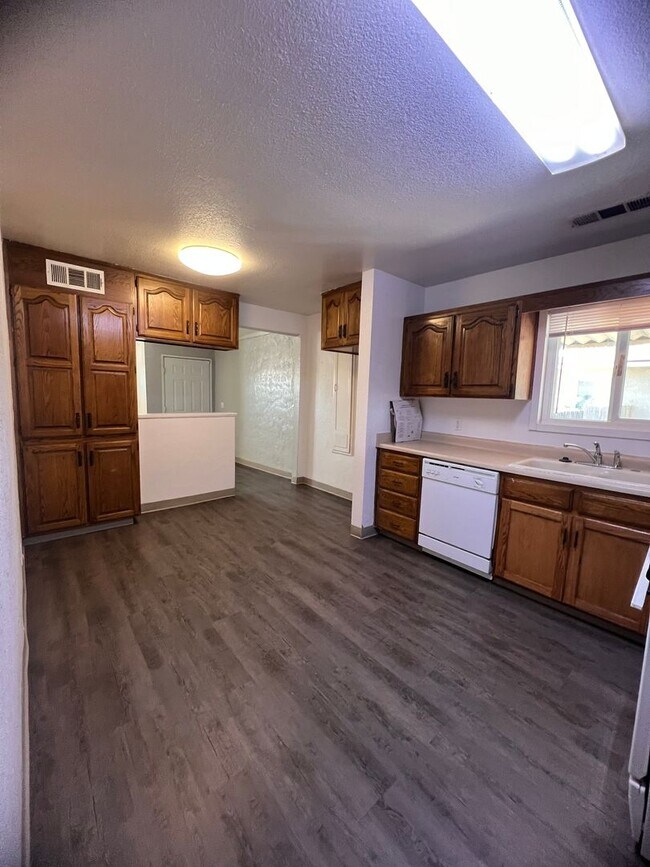 Foto del edificio - 638 N O St