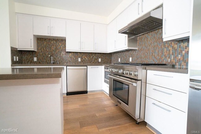 Building Photo - 3 br, 3 bath Condo - 23 4th Pl Unit 2