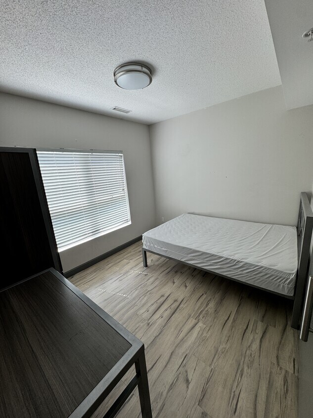 Building Photo - 258A-258A Sunview St