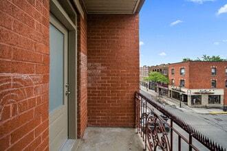 Building Photo - 1455 Rue Du Fort